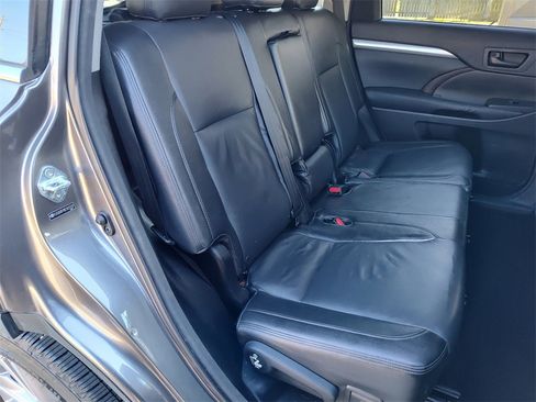 Used 2014 Toyota Highlander LE image 34
