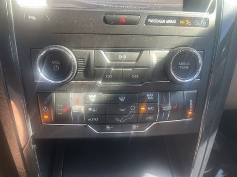 Used 2018 Ford Explorer XLT w/ Equipment Group 201A image 23