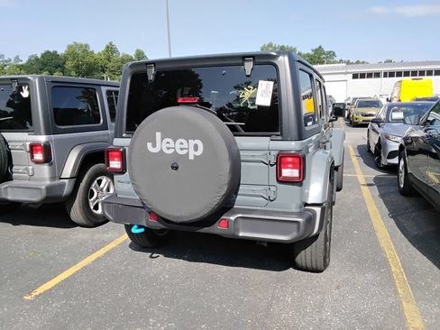 Used 2024 Jeep Wrangler Unlimited w/ Convenience Group AWD/4WD image 6