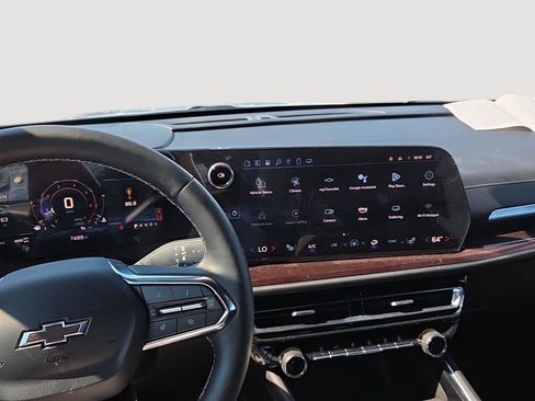 Used 2025 Chevrolet Traverse Z71 AWD/4WD image 4