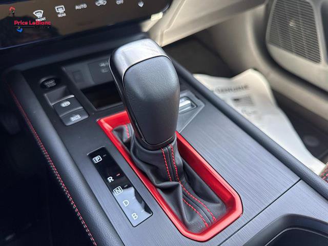 Certified 2025 Nissan Kicks SR FWD image 25