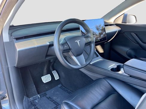 Used 2022 Tesla Model Y Performance image 9