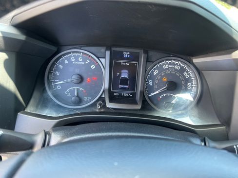 Certified 2019 Toyota Tacoma TRD Off-Road AWD/4WD image 13