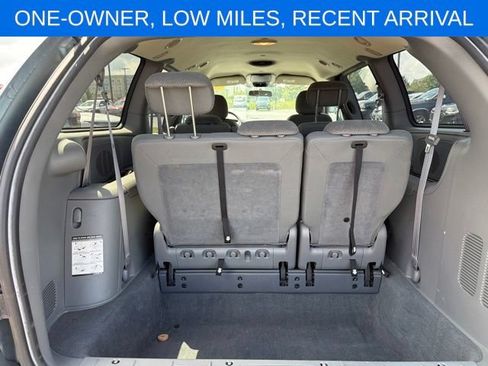 Used 2005 Chrysler Town & Country LX w/ Popular Equipment Group II FWD image 12