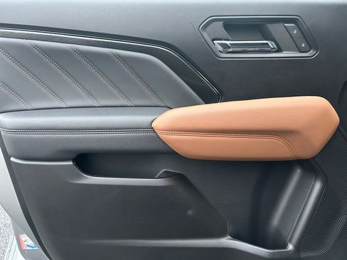 Used 2024 GMC Canyon AT4 w/ Technology Package image 22