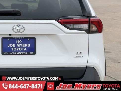 Used 2024 Toyota RAV4 LE image 9