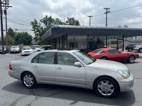Used 2002 Lexus LS 430 image 3