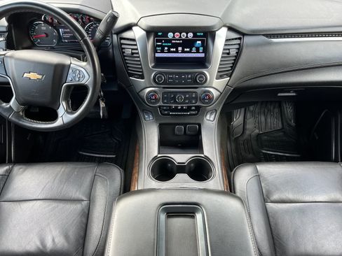 Used 2017 Chevrolet Suburban LT image 3