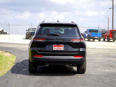 New 2026 Jeep Grand Cherokee Altitude RWD image 7