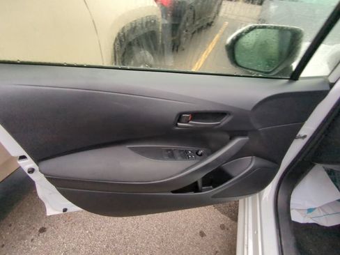 Used 2025 Toyota Corolla LE FWD image 8