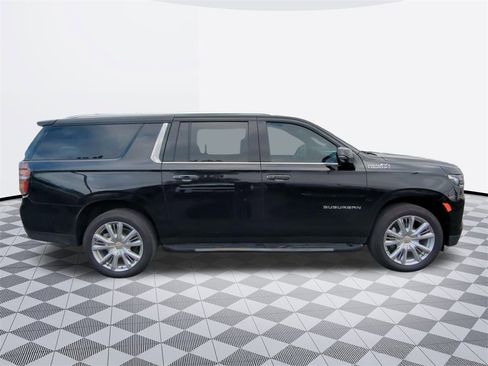 Used 2023 Chevrolet Suburban High Country image 7