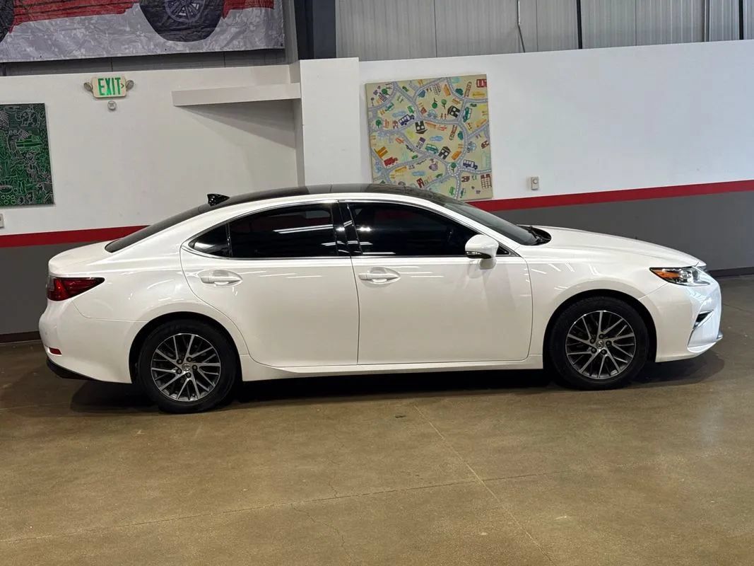 Used 2017 Lexus ES 350 w/ Navigation System Package FWD image 58