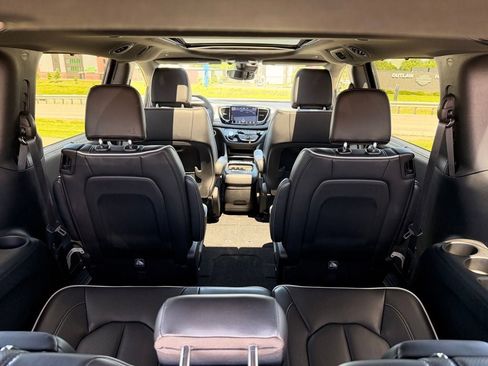 Used 2024 Chrysler Pacifica Limited w/ S Appearance Package AWD/4WD image 37