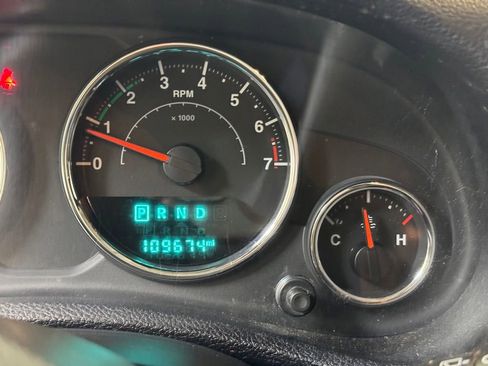 Used 2018 Jeep Wrangler Sahara AWD/4WD image 21