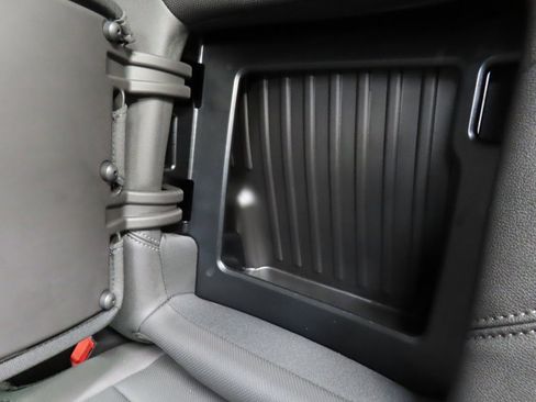 Used 2025 GMC Sierra 2500 SLT image 53