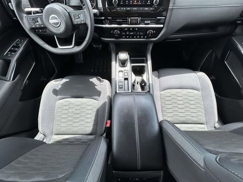 Used 2025 Nissan Pathfinder SV FWD image 11