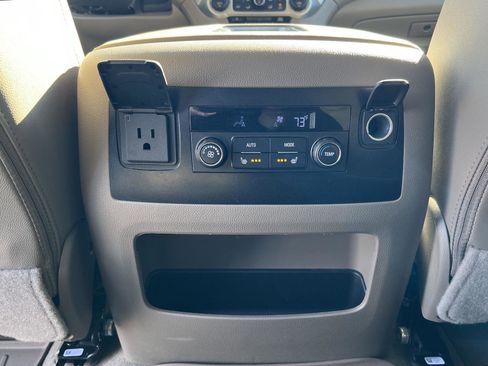 Used 2020 GMC Yukon XL SLT image 42