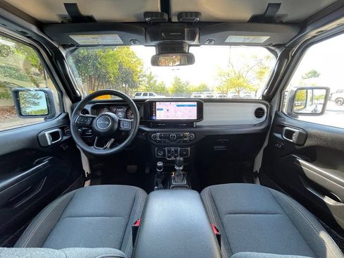 Used 2025 Jeep Gladiator Sport AWD/4WD image 27