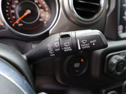 Used 2019 Jeep Wrangler Unlimited Sahara w/ Dual Top Group AWD/4WD image 32