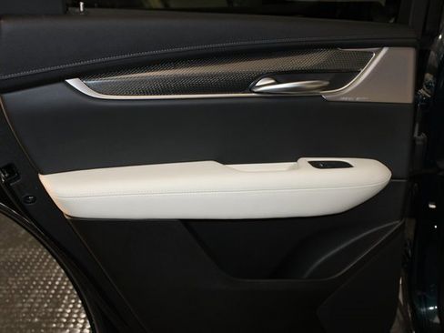 Certified 2025 Cadillac XT5 Sportv w/ Technology Package image 30