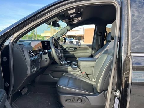 Used 2025 Chevrolet Suburban Premier AWD/4WD image 11
