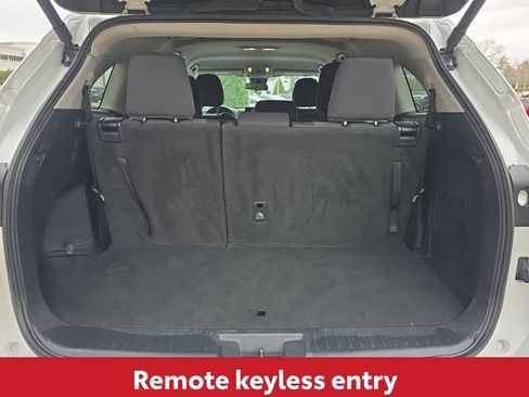 Used 2024 Toyota Highlander LE image 13