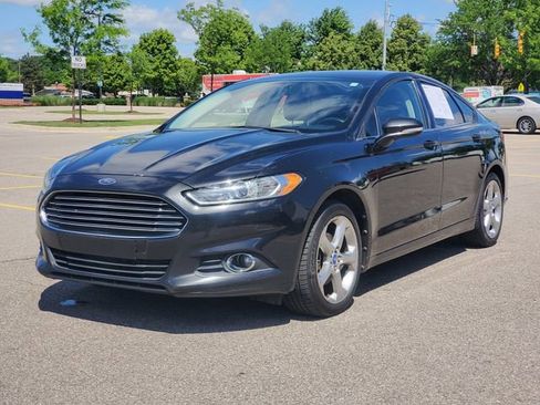 Used 2013 Ford Fusion SE FWD image 2