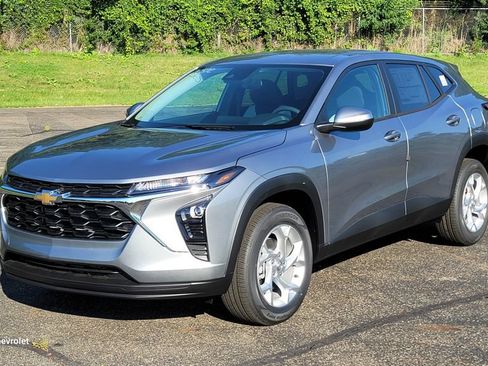 New 2026 Chevrolet Trax LS w/ LS Convenience Package FWD image 5