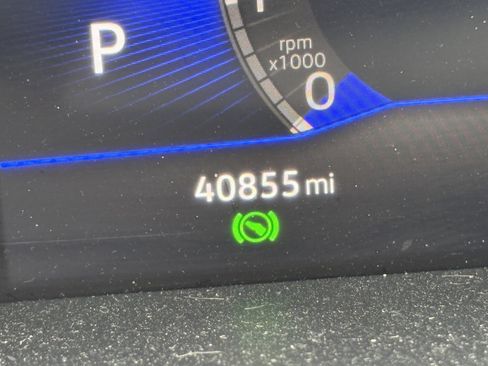 Used 2023 Volkswagen Tiguan SE R-Line image 32