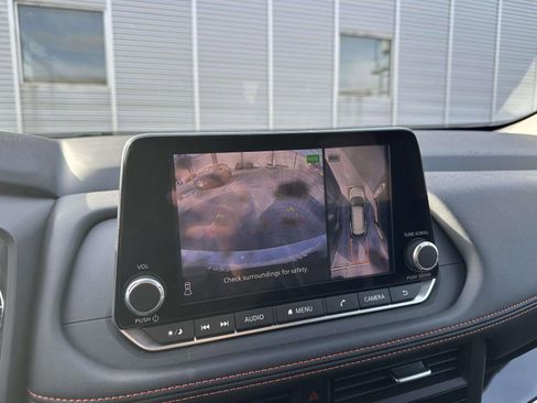 Used 2025 Nissan Rogue SV image 18