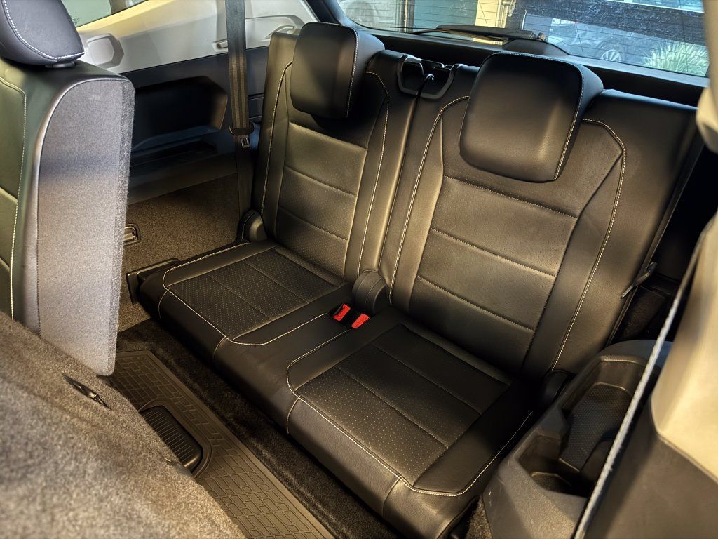 Used 2021 Volkswagen Tiguan SEL w/ 3rd Row Seat Package AWD/4WD image 21