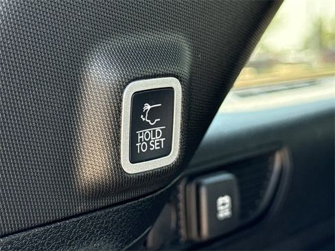 New 2025 Jeep Grand Cherokee Limited w/ Luxury Tech Group II image 12