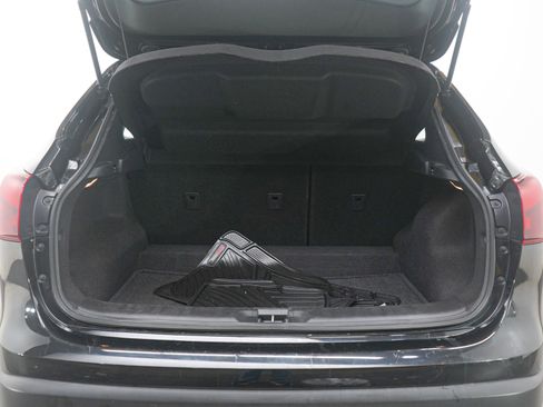 Used 2018 Nissan Rogue Sport S image 16