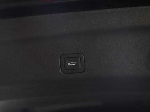 Used 2025 GMC Yukon Denali image 19