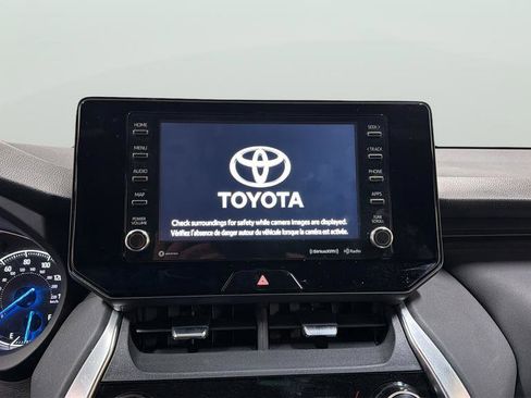 Used 2022 Toyota Venza XLE image 26