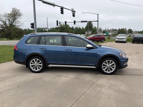 Used 2017 Volkswagen Golf Alltrack SE AWD/4WD image 4