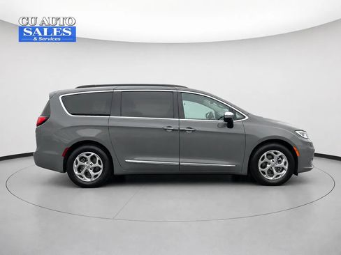 Used 2023 Chrysler Pacifica Limited FWD image 6