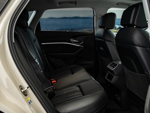 Used 2021 Audi e-tron Prestige w/ Prestige Package image 45