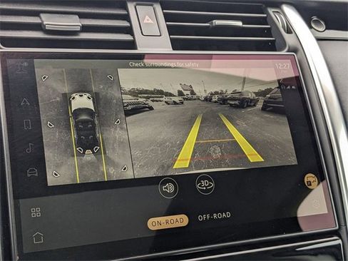 Used 2024 Land Rover Discovery S image 4