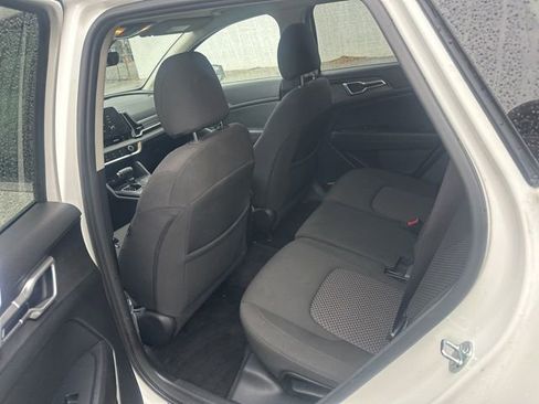 Used 2025 Kia Sportage LX image 7