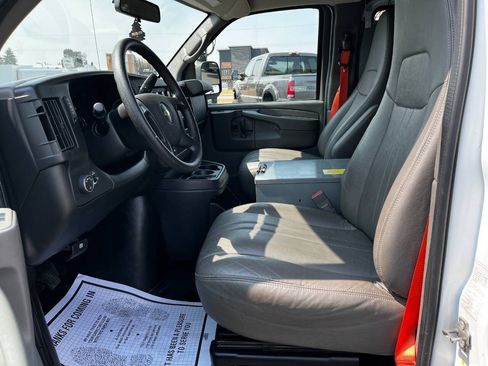 Used 2015 Chevrolet Express 2500 RWD image 10