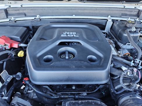 Used 2020 Jeep Wrangler Unlimited Sahara image 23