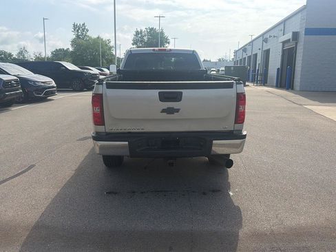 Used 2008 Chevrolet Silverado 2500 LT w/ 1LT Convenience Package AWD/4WD image 4
