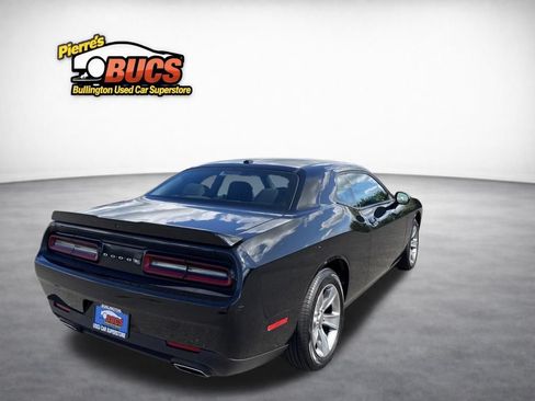 Used 2021 Dodge Challenger SXT RWD image 4