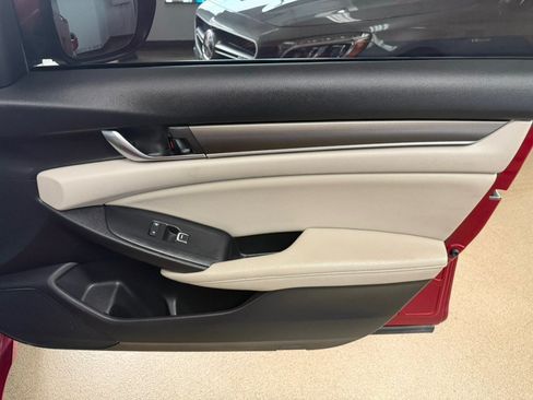 Used 2020 Honda Accord Hybrid image 32