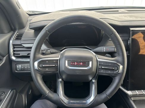 Used 2025 GMC Acadia Elevation image 11