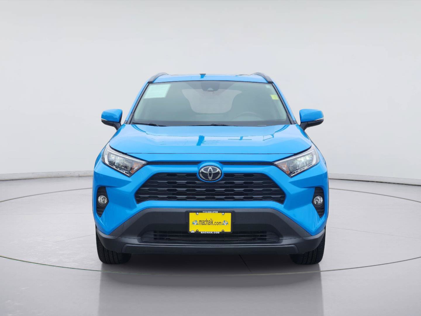 Used 2020 Toyota RAV4 XLE Premium FWD image 2