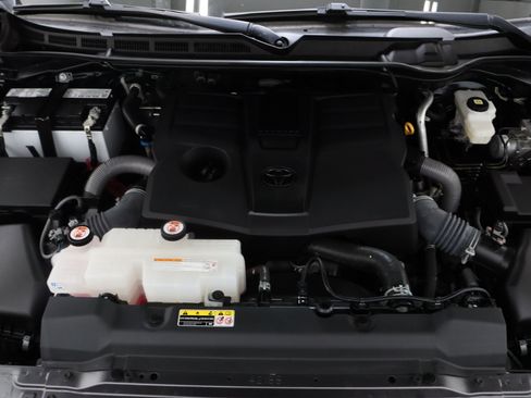 Used 2024 Toyota Tundra Limited w/ Power Package image 40