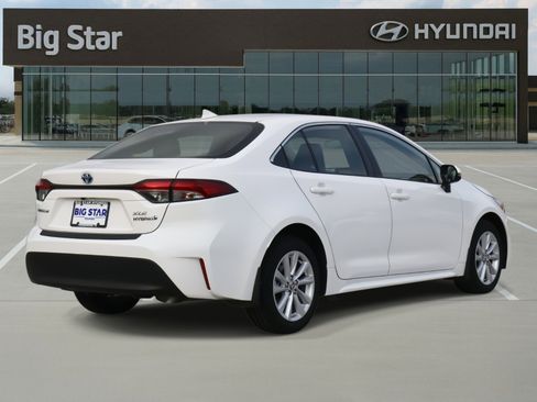 Used 2024 Toyota Corolla XLE image 4