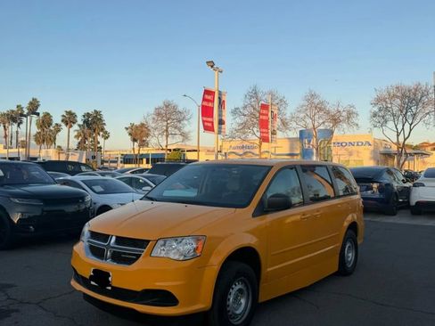 Used 2012 Dodge Grand Caravan SE image 2